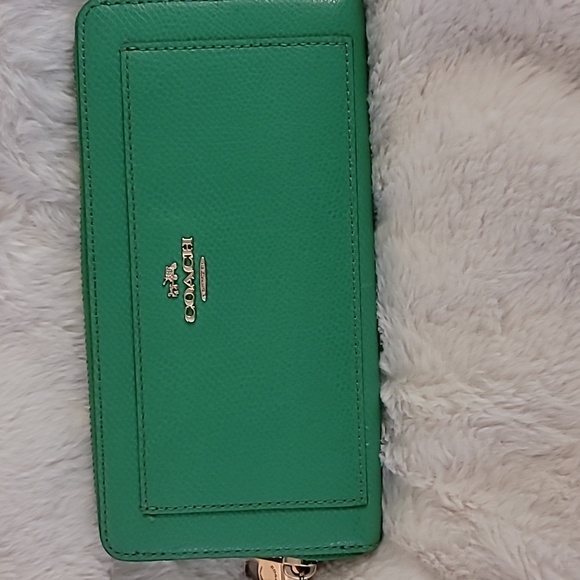 Coach Green Leather Wallet with Zip-Around Closure - Picture 3 of 12